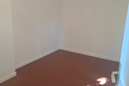 Maison T3 rénovée de 73m2 avec cour.