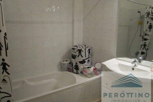 APPARTEMENT RECENT PEYPIN – 3 pièce(s) – 77 m2