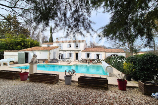 Mas de Prestige sur Auriol 200m² avec 4000m² de terrain