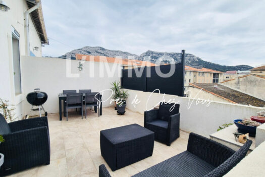 Maison de ville rénovée avec terrasse, au coeur de la Madrague