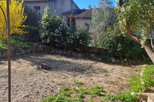 Maison T2 de 46m2 avec garage, terrasse et jardin.