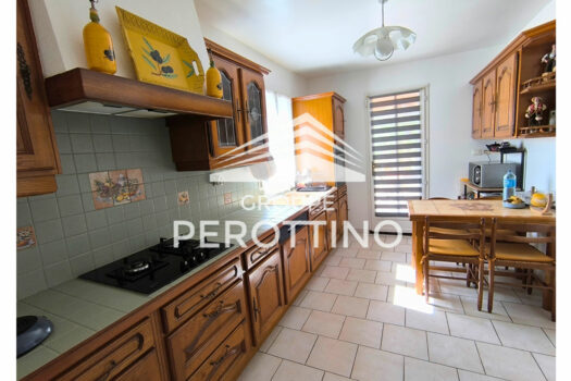 Villa La Destrousse 6 pièce(s) 133 m2