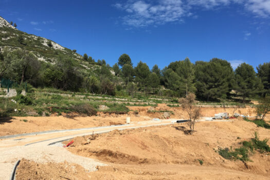 ROQUEVAIRE – TERRAIN CONSTRUCTIBLE 330 m²