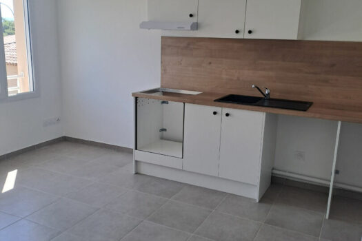 T2 environ 30m2 Neuf 1er et dernier étage sans ascenseur avec cave