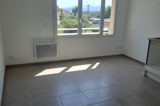 T2 environ 30m2 Neuf 1er et dernier étage sans ascenseur avec cave