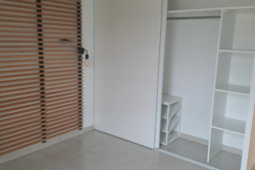 APPARTEMENT MEUBLE T3 RECENT 64m2 TERRASSE ET GARAGE EN SOUS SOL