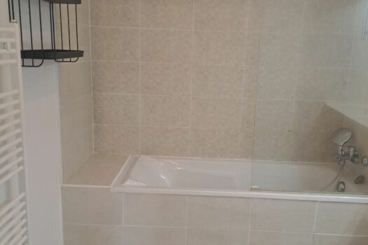 APPARTEMENT MEUBLE T3 RECENT 64m2 TERRASSE ET GARAGE EN SOUS SOL