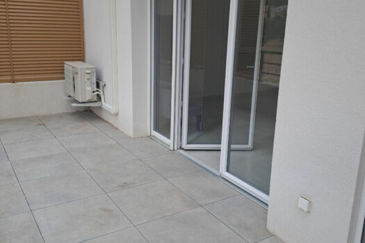 APPARTEMENT MEUBLE T3 RECENT 64m2 TERRASSE ET GARAGE EN SOUS SOL