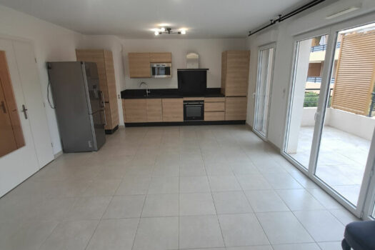 APPARTEMENT MEUBLE T3 RECENT 64m2 TERRASSE ET GARAGE EN SOUS SOL