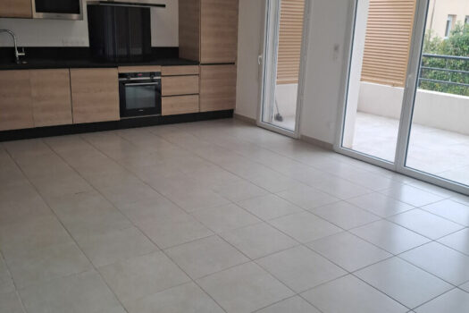 APPARTEMENT MEUBLE T3 RECENT 64m2 TERRASSE ET GARAGE EN SOUS SOL