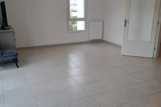 APPARTEMENT MEUBLE T3 RECENT 64m2 TERRASSE ET GARAGE EN SOUS SOL