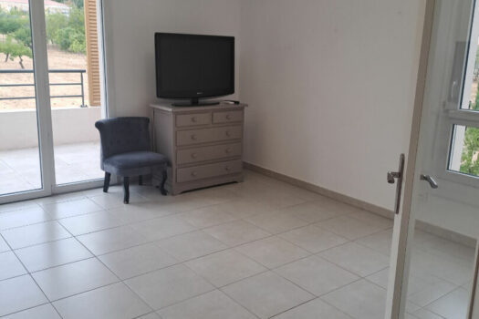 APPARTEMENT MEUBLE T3 RECENT 64m2 TERRASSE ET GARAGE EN SOUS SOL