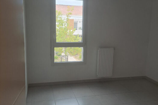 APPARTEMENT MEUBLE T3 RECENT 64m2 TERRASSE ET GARAGE EN SOUS SOL