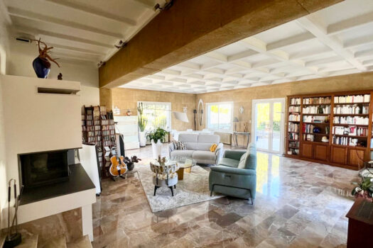 Maison familiale avec piscine et dépendances