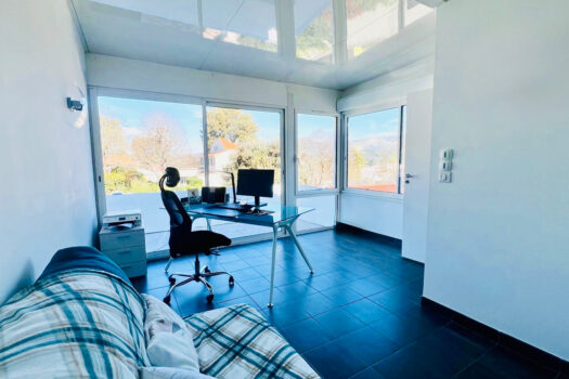 Maison familiale avec piscine et dépendances