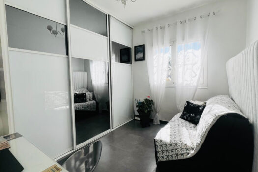 Maison familiale avec piscine et dépendances