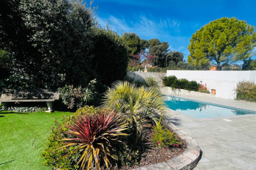 Maison familiale avec piscine et dépendances