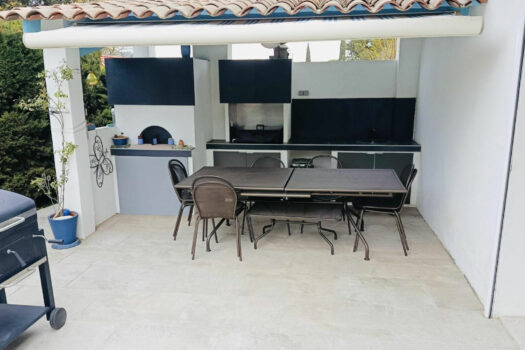 Maison familiale avec piscine et dépendances