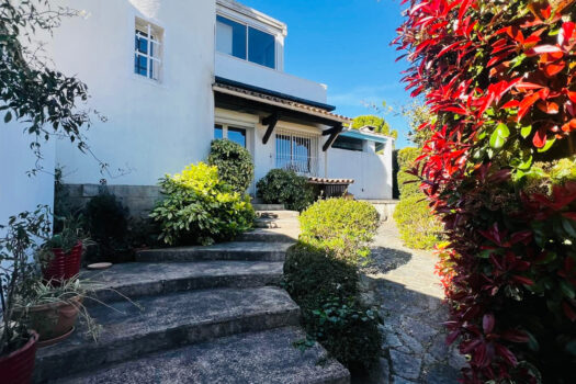 Maison familiale avec piscine et dépendances