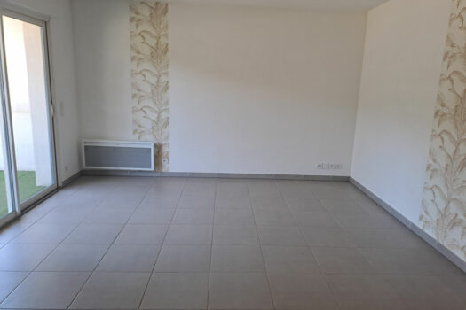 T2 42m2 avec terrasse, place de stationnement et garage.