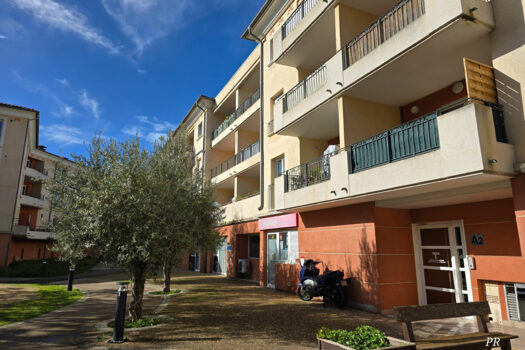 LA DESTROUSSE – Appartement T2 de 43 m² + Terrasse & Parking privatif