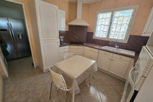 GREASQUE – Villa de 110m² + dépendances