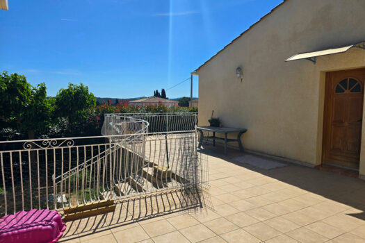 GREASQUE – Villa de 110m² + dépendances