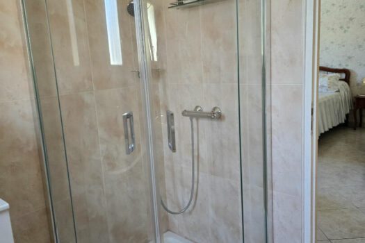 GREASQUE – Villa de 110m² + dépendances