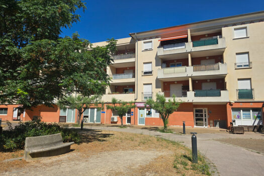 LA DESTROUSSE – Appartement T2 de 44 m² + Terrasse & Parking privatif
