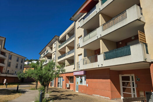 LA DESTROUSSE – Appartement T2 de 44 m² + Terrasse & Parking privatif