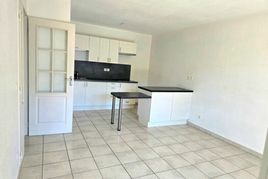 LA DESTROUSSE – Appartement T2 de 44 m² + Terrasse & Parking privatif