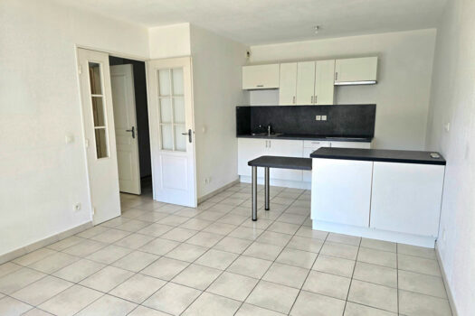 LA DESTROUSSE – Appartement T2 de 44 m² + Terrasse & Parking privatif