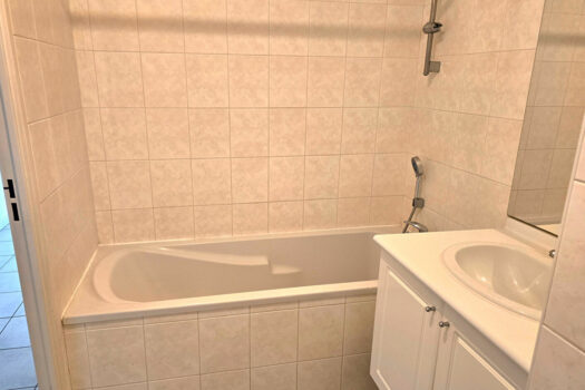 LA DESTROUSSE – Appartement T2 de 44 m² + Terrasse & Parking privatif
