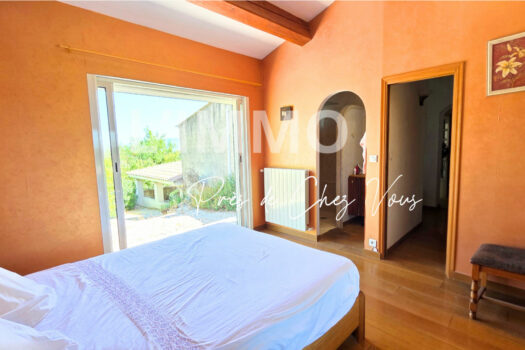 Maison 137m² 4 chambres piscine 11058m² de terrain.