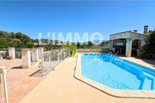 Maison 137m² 4 chambres piscine 11058m² de terrain.