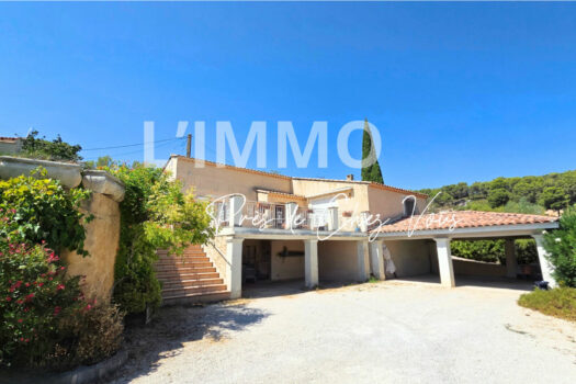 Maison 137m² 4 chambres piscine 11058m² de terrain.