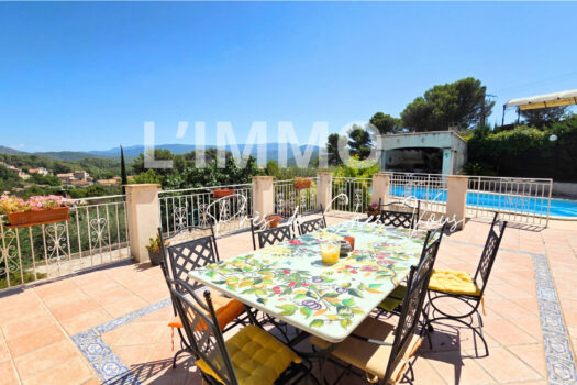 Maison 137m² 4 chambres piscine 11058m² de terrain.