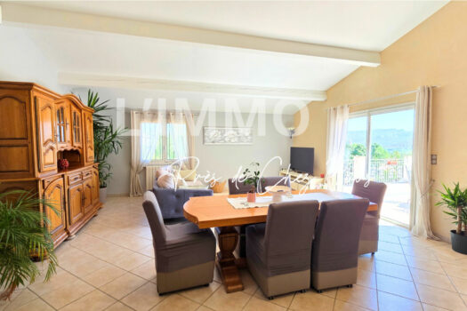 Maison 137m² 4 chambres piscine 11058m² de terrain.