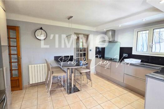 Maison 137m² 4 chambres piscine 11058m² de terrain.