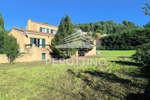 Maison familiale de 126 m² sur 2 000 m² de terrain plat