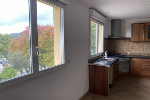 T4 REFAIT A NEUF 80M²