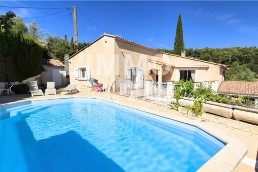 Maison 136m² 4 chambres piscine 11058m² de terrain.