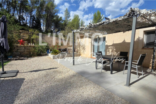 MAISON DE PLAIN-PIED AVEC JARDIN, GARAGE ET STATIONNEMENTS
