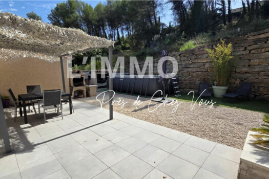 MAISON DE PLAIN-PIED AVEC JARDIN, GARAGE ET STATIONNEMENTS