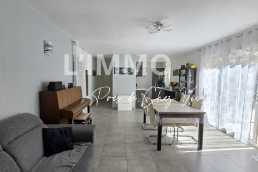 MAISON DE PLAIN-PIED AVEC JARDIN, GARAGE ET STATIONNEMENTS