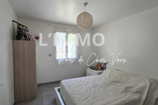 MAISON DE PLAIN-PIED AVEC JARDIN, GARAGE ET STATIONNEMENTS